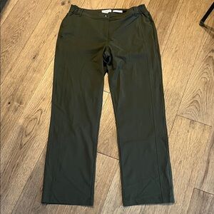 TRAVELSMITH dark green lightweight pants, size medium 31” inseam